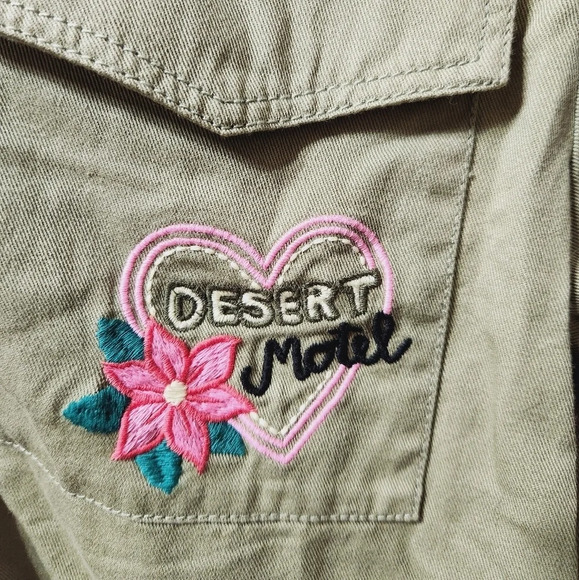 H&M Kid's Desert Motel Arizona Embroidered Graphic Utility Button Up Jacket - Picture 3 of 4
